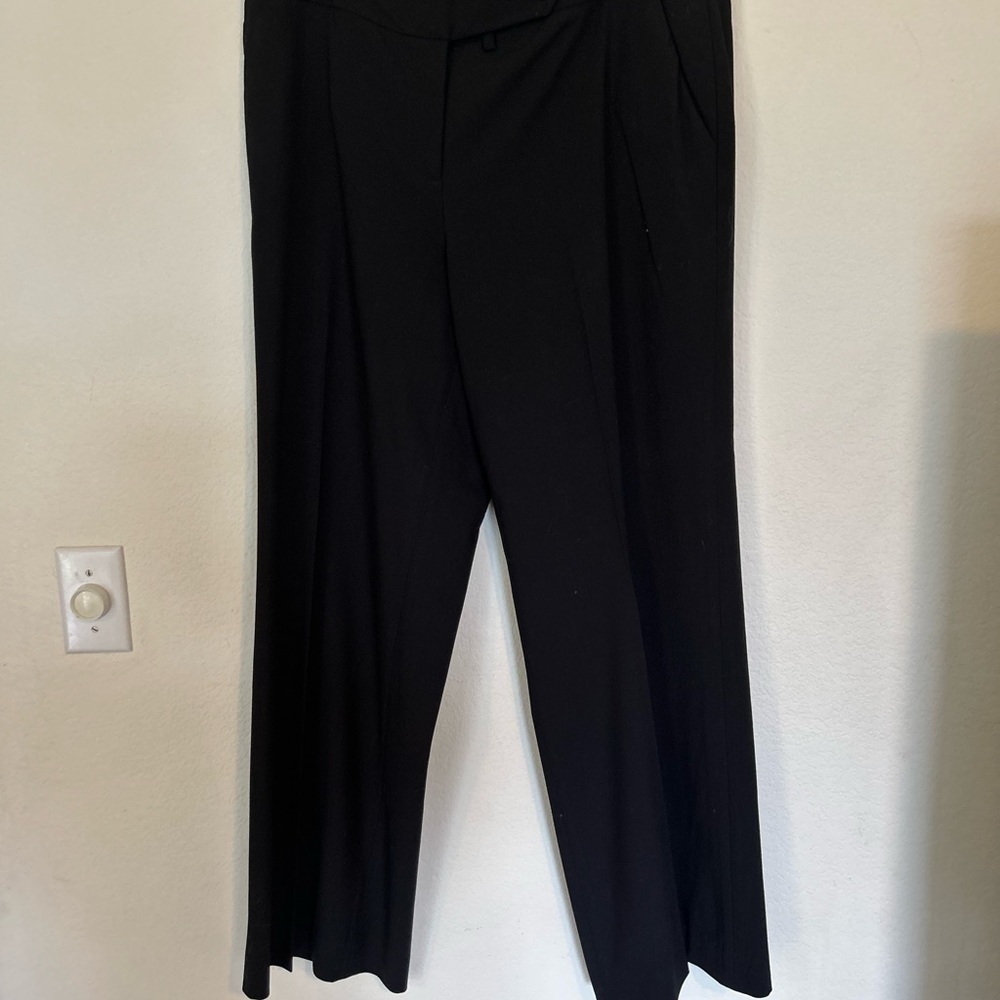 Calvin Klein Size 14
Classic Fit Trouser Leg Pants